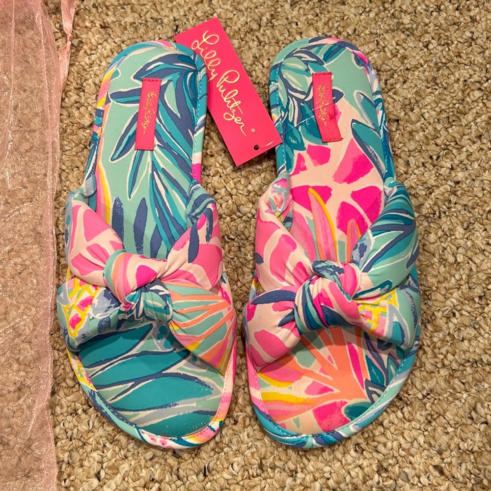 Lilly Pulitzer pool slipper.